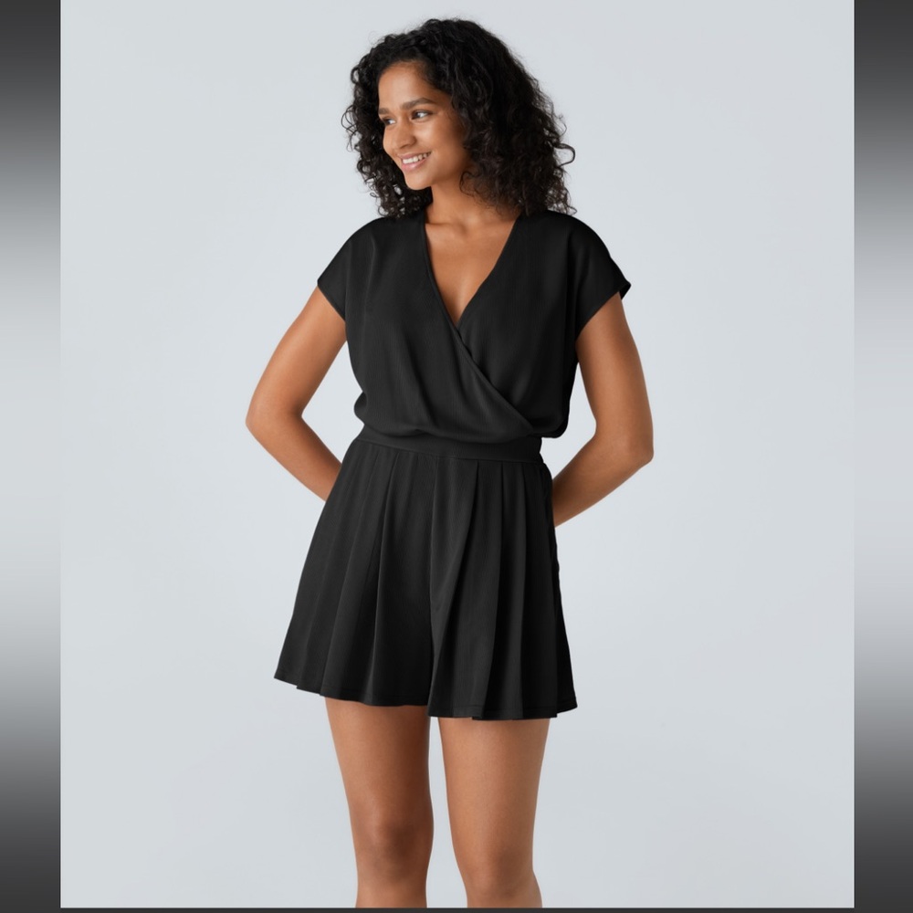 NWT Halara V Neck‎ Short Sleeve Pocket Waffle Romper Black Medium Tall